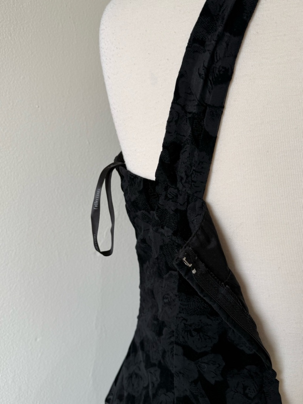 90s Vintage Black Floral Fit-and-Flare Halter Dress - Picture 9 of 10